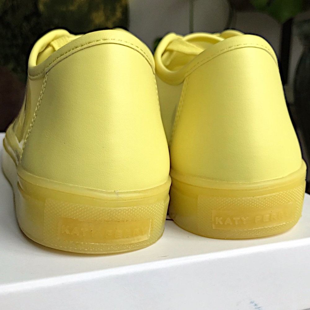 1 pair left! 6.5 Katy Perry Iridescent sneakers - Picture 11 of 14